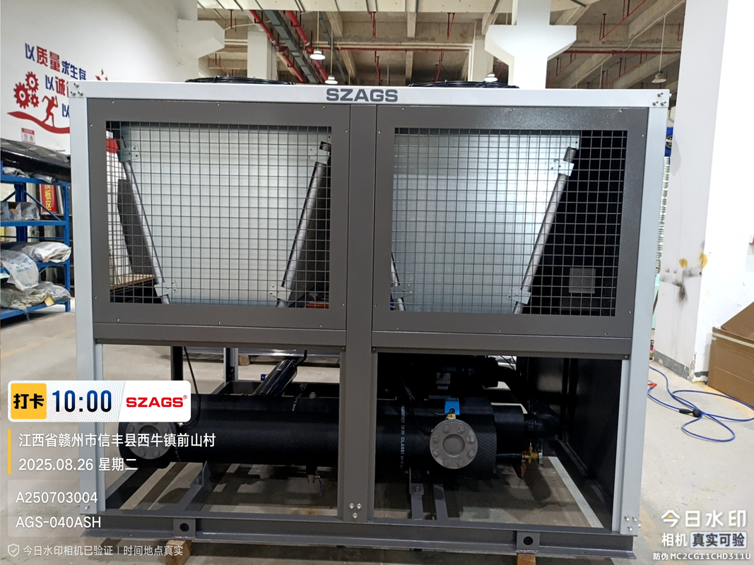 40HP air-cooled screw industrial chiller with a cooling capacity of 124.6KW is suitable for rapid cooling of milk, beverage filling lines and dairy product processing.