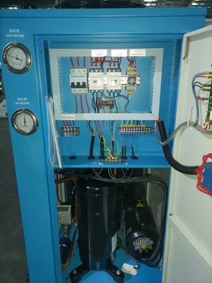 Precisão e eficiência 2,5 m3/h Fluxo de água refrigerada Refrigeradores de velocidade variável refrigerados a ar para controlo de temperatura de laboratório